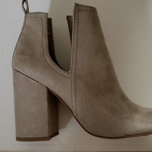 Steve Madden Open Side Beige Ankle Boots